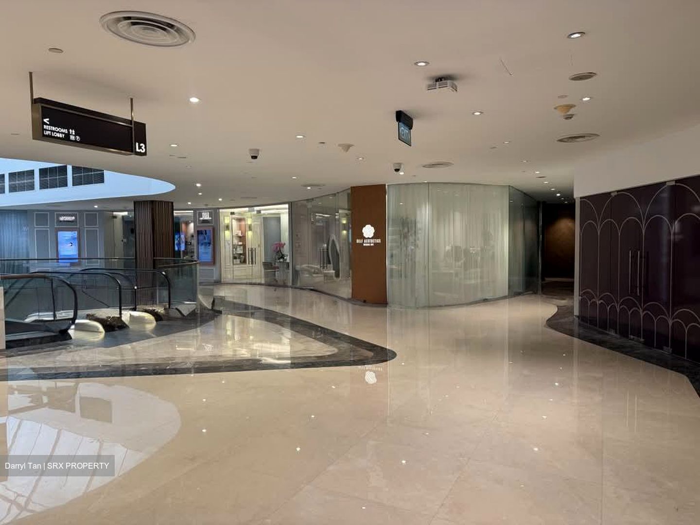 Palais Renaissance (D9), Office #566942581